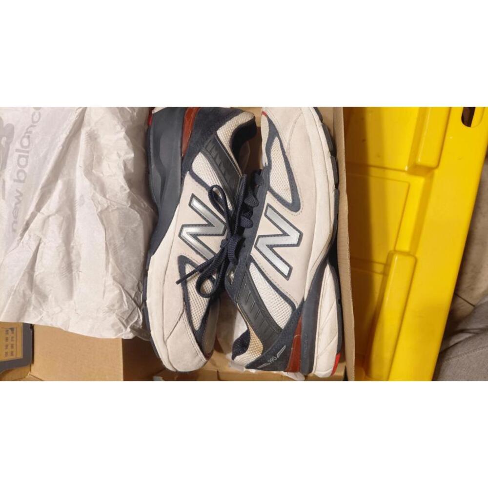 New Balance Men's Running Shoes Size 6 Gray and White
